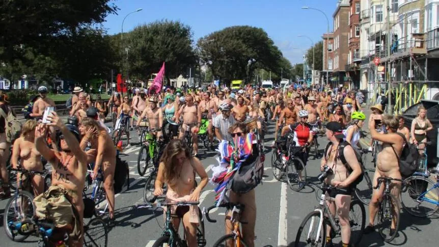 2021-08-15 - Brighton Naked Bike Ride - Cortège (16:9)