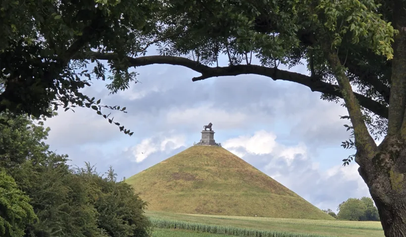 La Butte du Lion domine le champ de bataille de Waterloo.