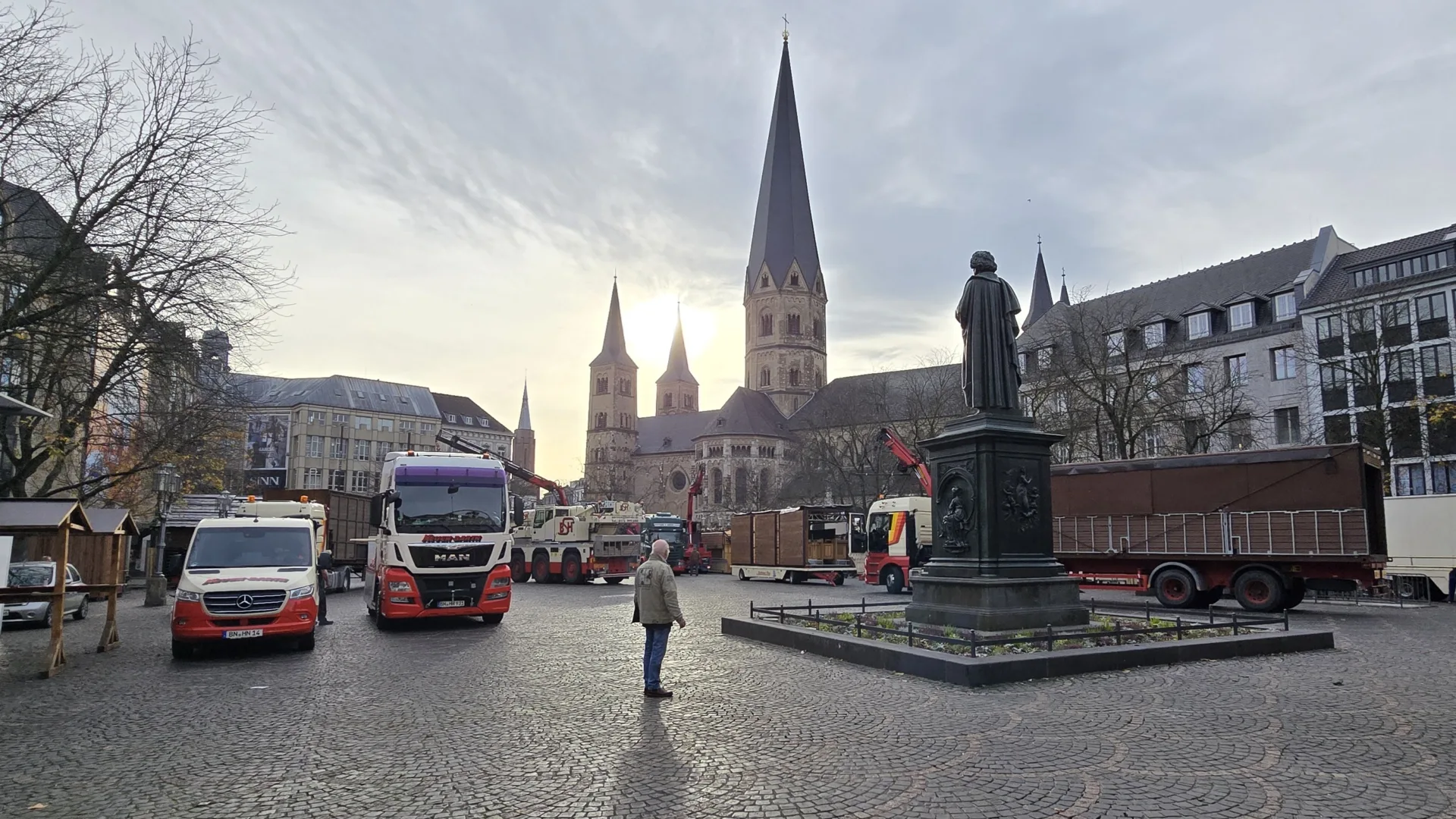 Statue de Beethoven vue de dos sur la Münsterplatz à Bonn