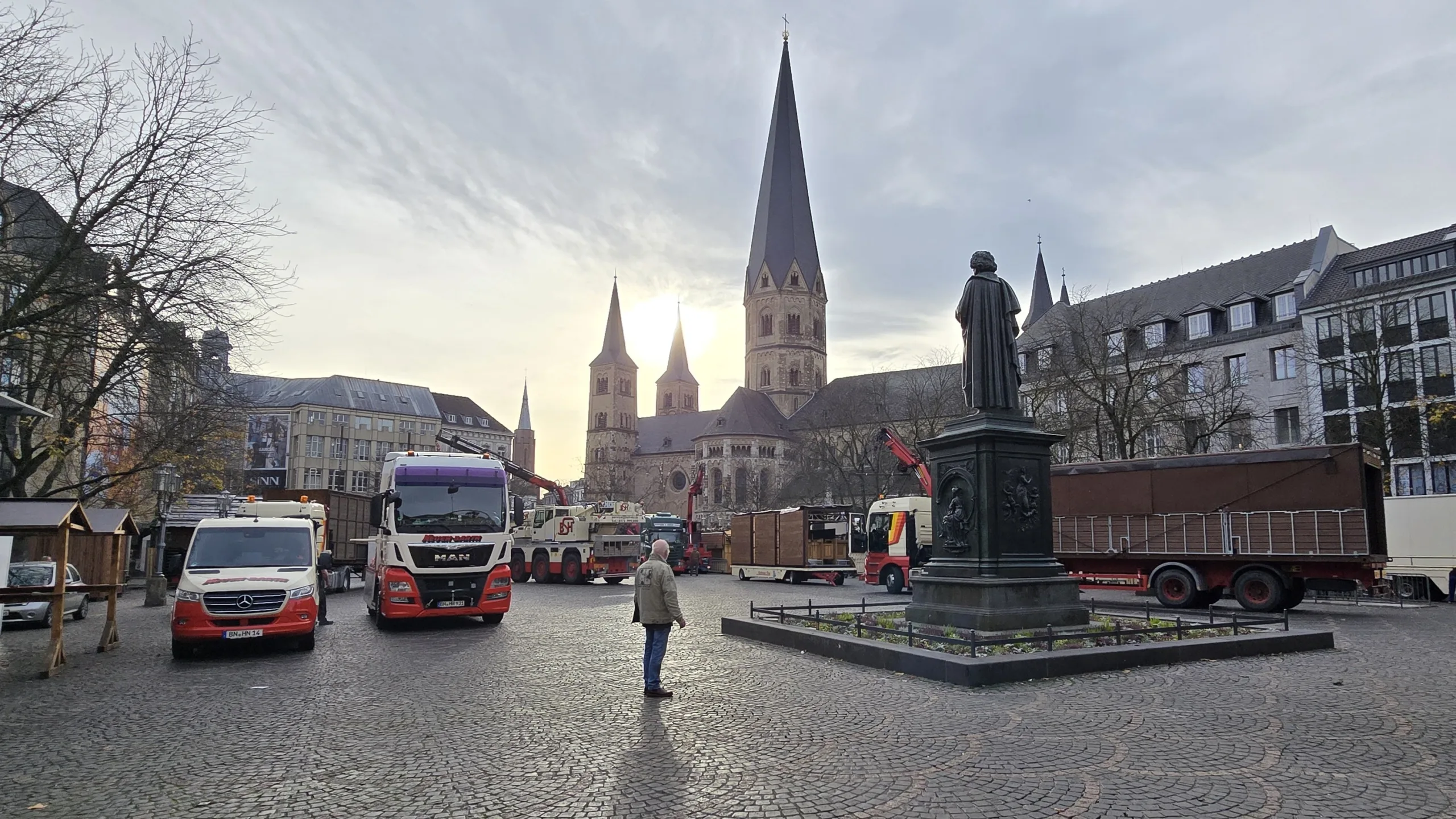 Statue de Beethoven vue de dos sur la Münsterplatz à Bonn
