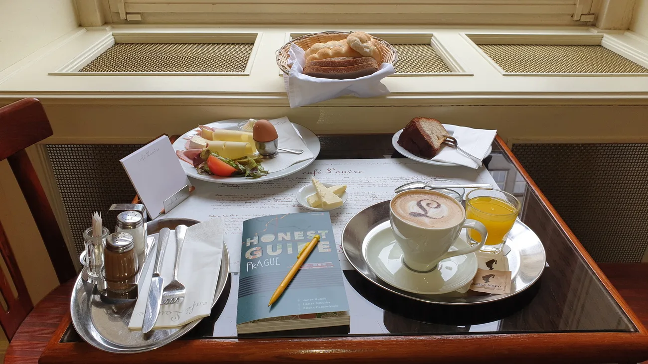 Le breakfast du Café Louvre, le moment idéal pour préparer sa journée (c) Alain Demaret