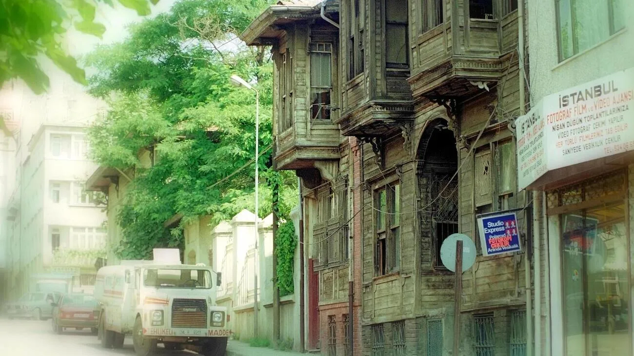Istanbul - La rue avec le vieux camion