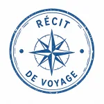 Tampon circulaire bleu représentant la catégorie « Récit de voyage » du blog Les Pas d'Alain avec une rose des vents.