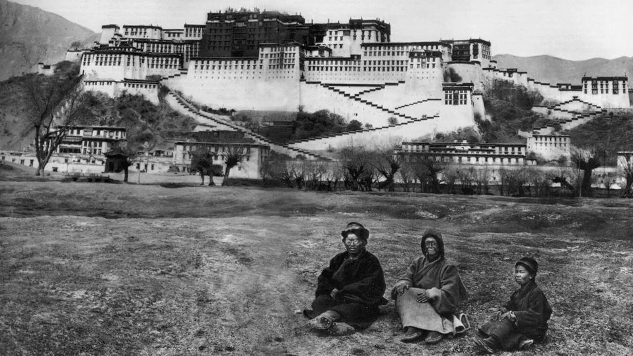 Alexandra David-Néel à Lhassa en 1924 (c) Fonds Alexandra David-Néel : Société Alexandra David-Néel