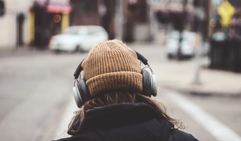 Marcher en musique (c) Mark Rohan - Unsplash