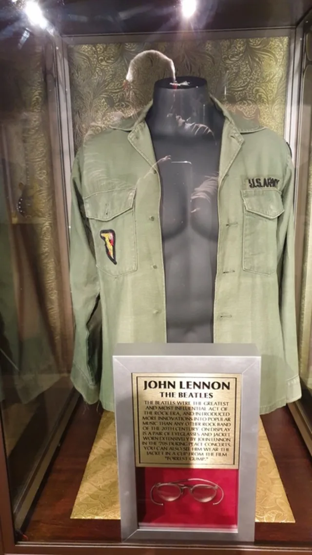 La veste mythique de John Lennon