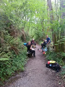 Pause café avec Luella, Doreen, Maria et Bille sur le Camino (c) Alain Demaret
