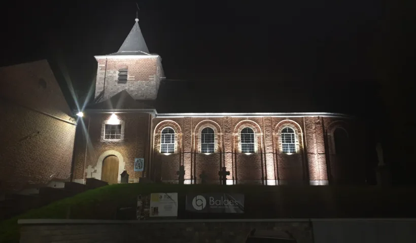 L'aventure, c'est au coin de la rue, devant l'église de mon village (c) Alain Demaret