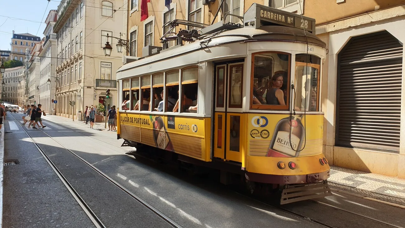 Le fameux tram jaune de la ligne 28