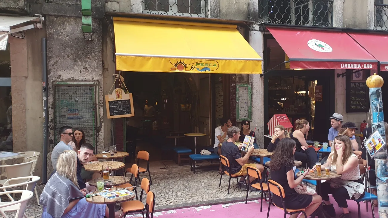 Goûter le cidre et flâner dans les rues ensoleillées