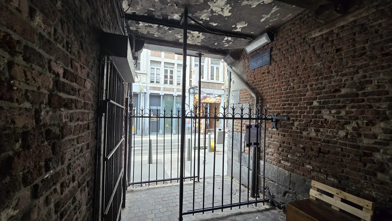 La cage aux lions en Roture