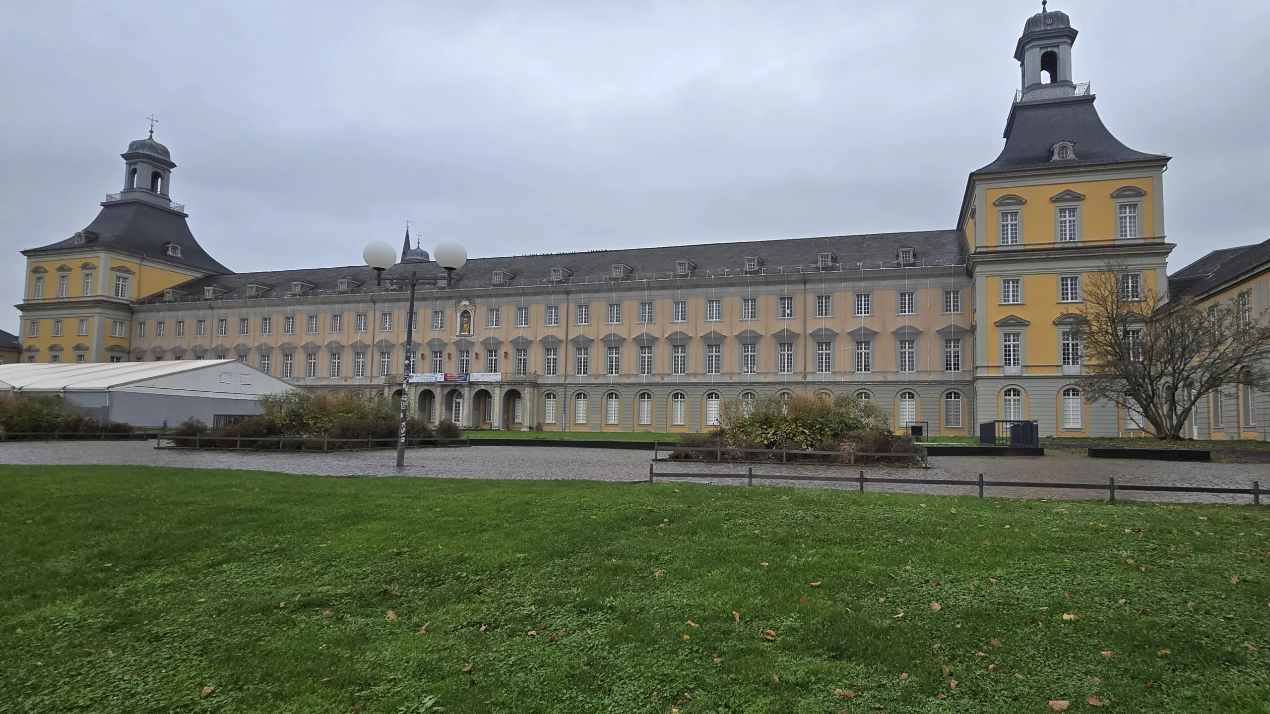 Ancien château du prince-électeur de Cologne à Bonn, où Beethoven fut musicien de cour