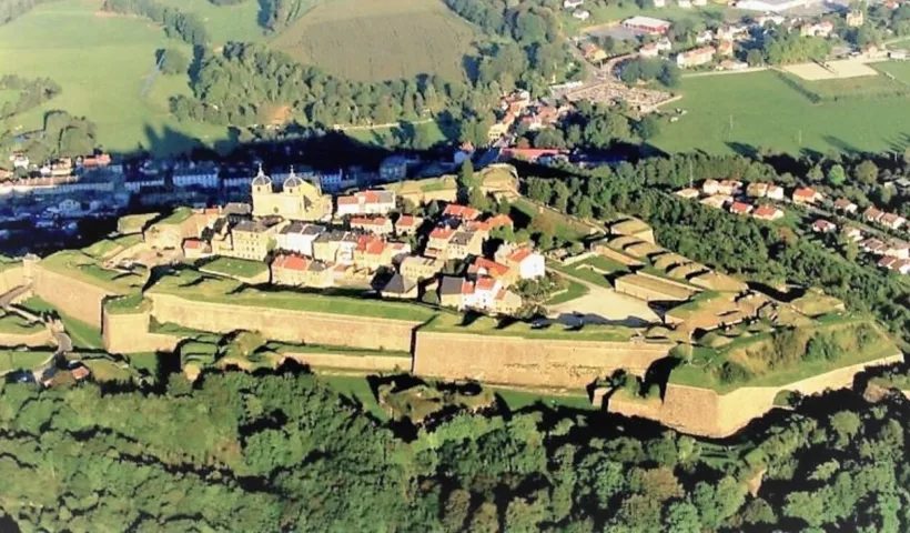 La citadelle de Montmédy vue du ciel (c) Francis Lhuillier