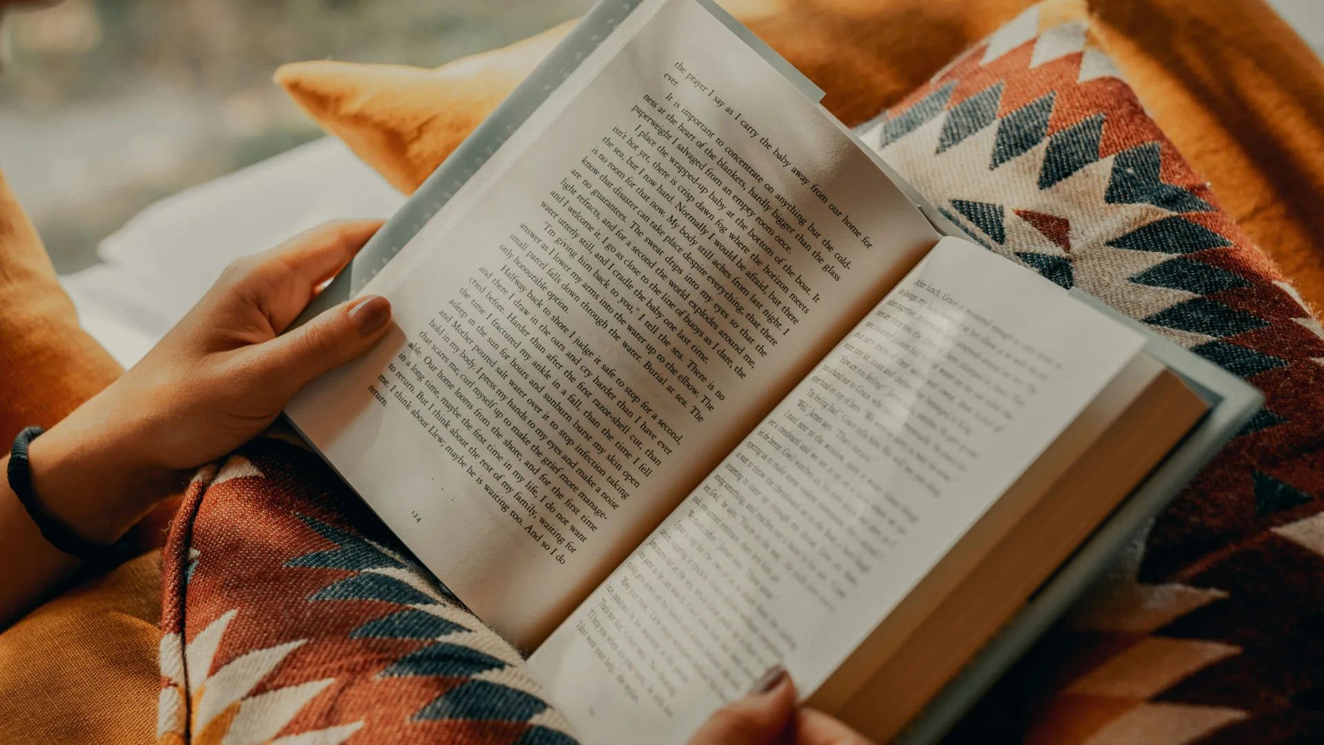 Read (c) Clay Banks