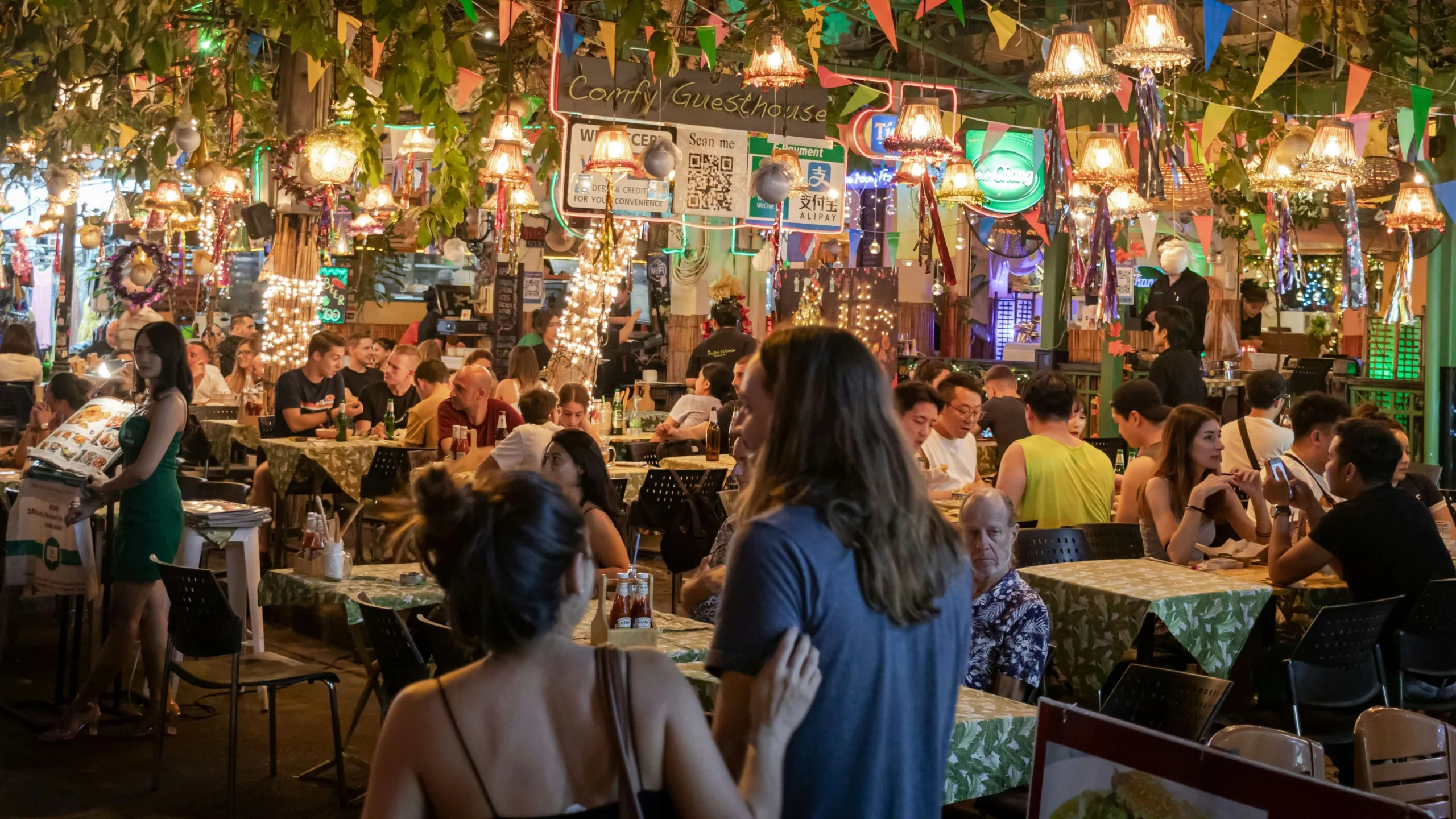Échanger avec le personnel des restaurants thaï, une bonne idée.