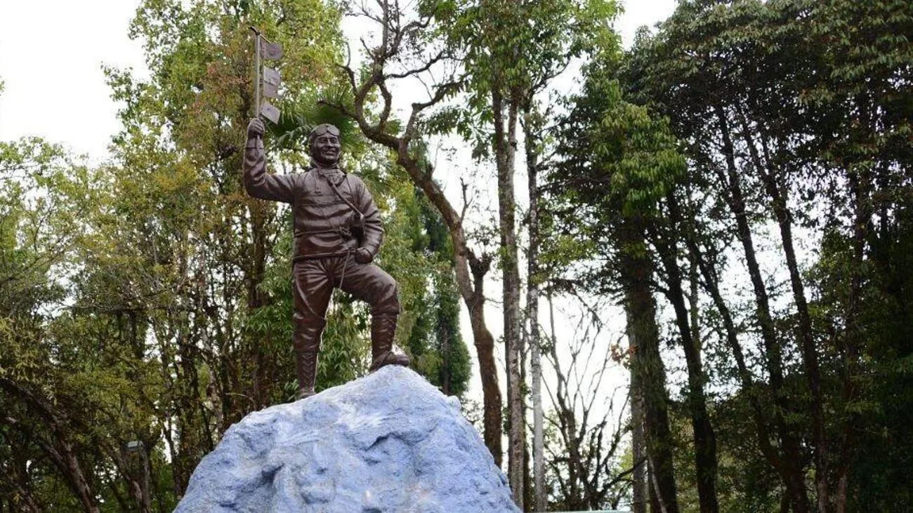 Statue de Tenzing Norgay au Himalayan Mountaineering Institute de Darjeeling